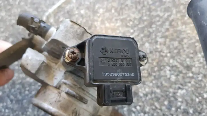 Kia Rio (2002 - 2005) Дроссельная заслонка — фото 2
