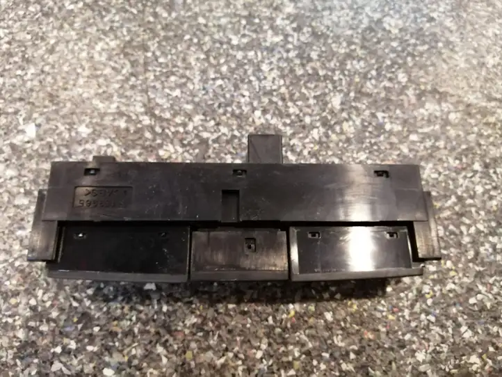 Toyota Corolla Verso AR10 (2004 - 2009) 153965 Включатель аварийных фонарей — фото 2