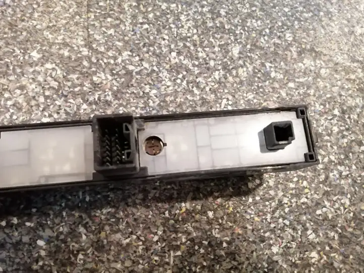 Toyota Corolla Verso AR10 (2004 - 2009) 153965 Включатель аварийных фонарей — фото 3