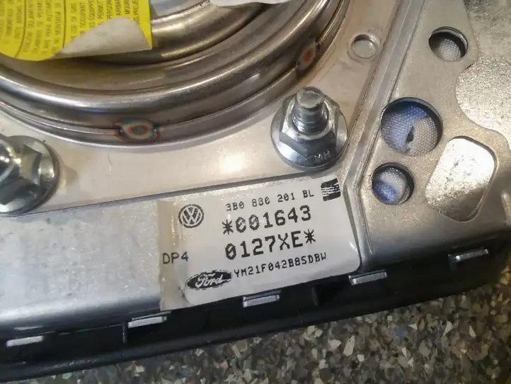 Volkswagen Golf IV (1998 - 2005) 3B0880201BL Подушка безопасности руля — фото 2