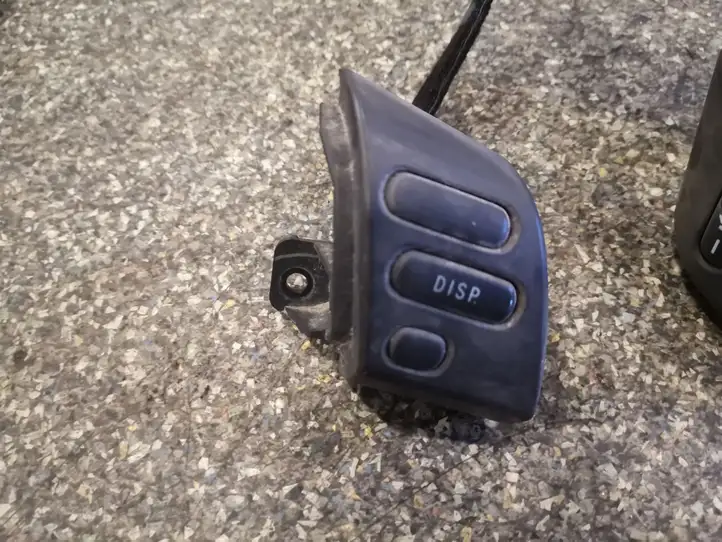 Toyota Corolla Verso AR10 (2004 - 2009) Кнопки на рулевом колесе — фото 5
