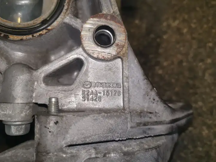 Mazda 6 (2009 - 2012) R2AA15176 Кронштейн генератора — фото 4