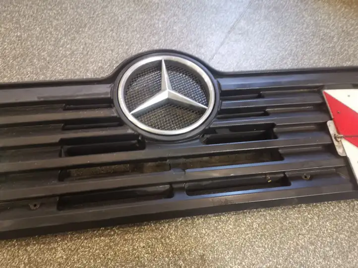 Mercedes-Benz (1988 - 1992) A9408880023 Передняя решетка — фото 5