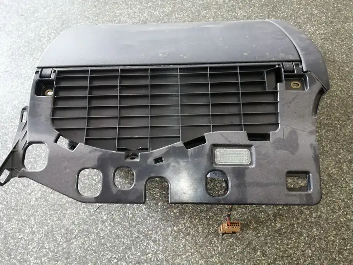 Audi A4 S4 B8 8K (2007 - 2011) 8K1857035 Вещевой ящик — фото 3