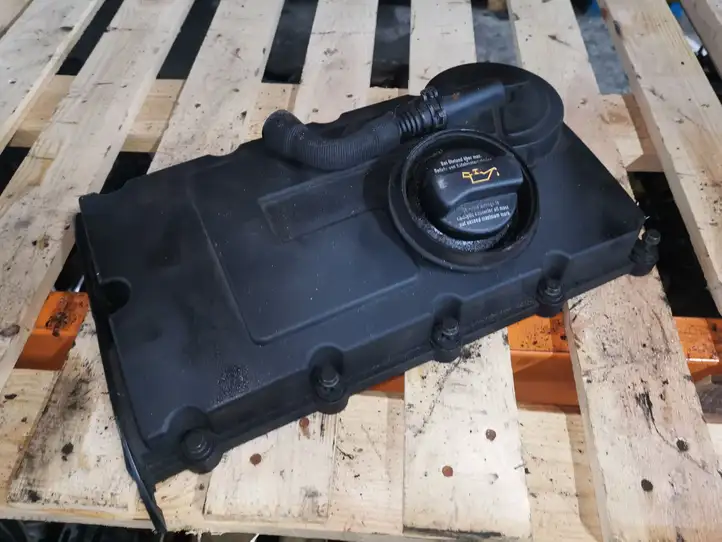 Audi A3/S3 8P (2004 - 2008) 03G103475 Крышка головки блока цилиндров — фото 1