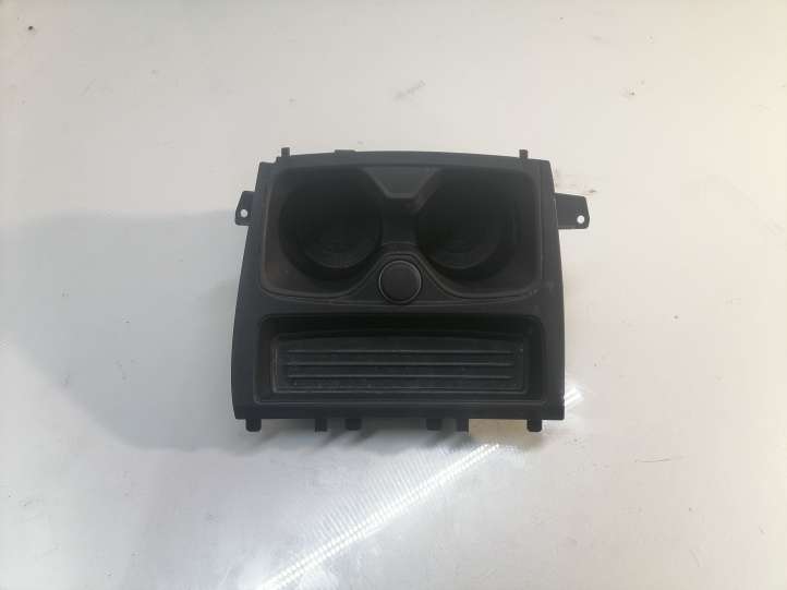 BMW 1 F20 F21 (2011 - 2019)  9207321 Держатель чашки