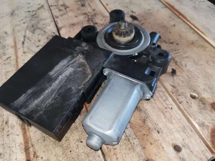 Volvo S40 (2004 - 2007) 31295170AA Мотор стеклоподъемника передний — фото 3