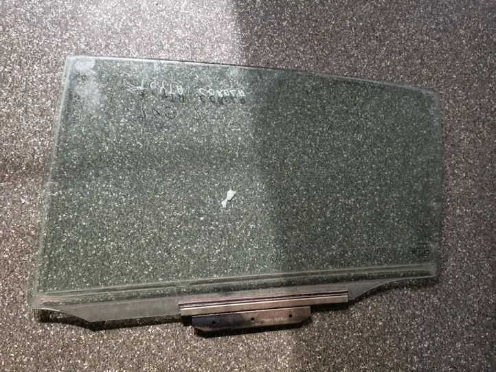 Toyota Corolla E120 E130 (2004 - 2007) Стекло задней двери — фото 1