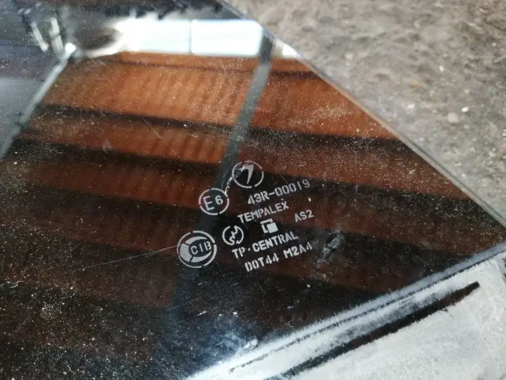 Subaru Outback (1998 - 2003) Стекло задней двери — фото 3