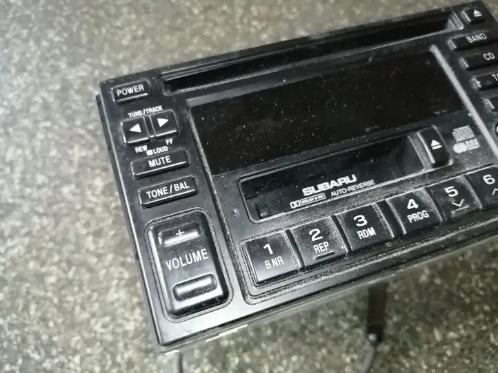 Subaru Outback (1998 - 2003) 86201AE190 Магнитола / мультимедийная система — фото 3