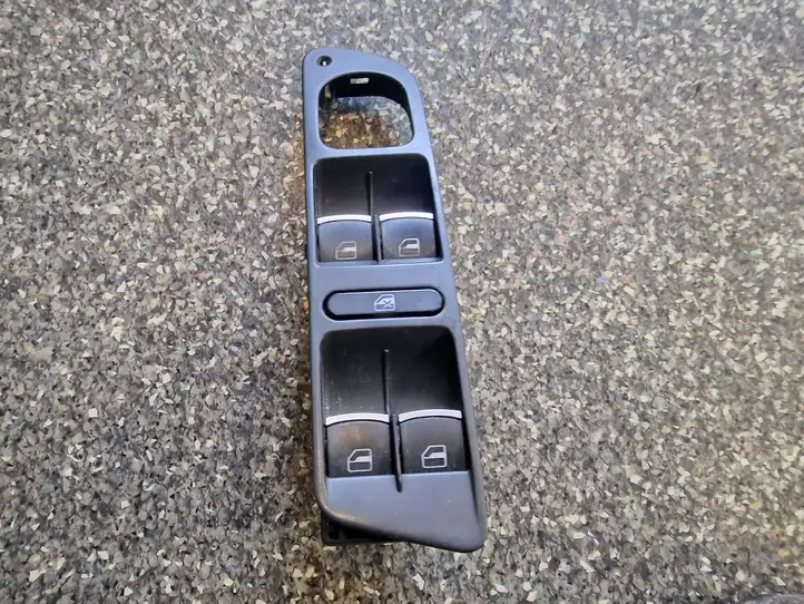 Volkswagen Tiguan (2007 - 2011) Кнопка стеклоподъемников — фото 1