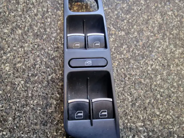 Volkswagen Tiguan (2007 - 2011) Кнопка стеклоподъемников — фото 3