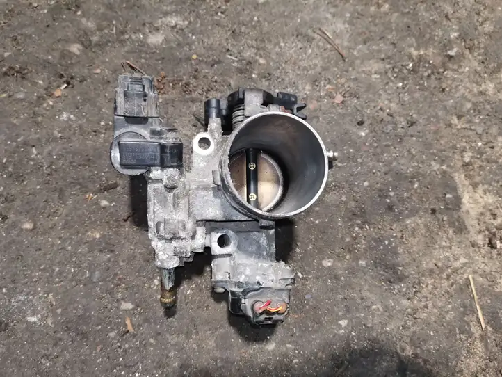 Toyota Yaris (2003 - 2005) 2227021010 Дроссельная заслонка — фото 1