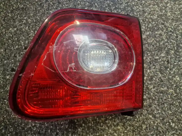 Volkswagen Tiguan (2007 - 2011) Задний фонарь в крышке багажника — фото 2