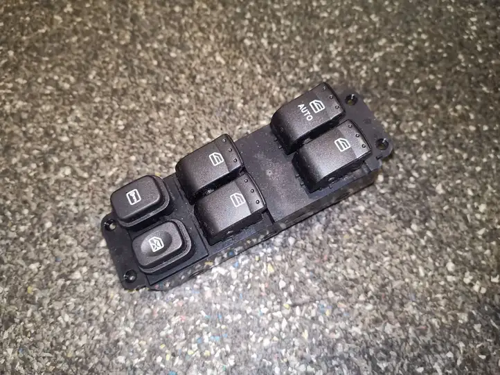 SsangYong Korando (2010 - 2013) 202009207 Кнопка стеклоподъемников — фото 1