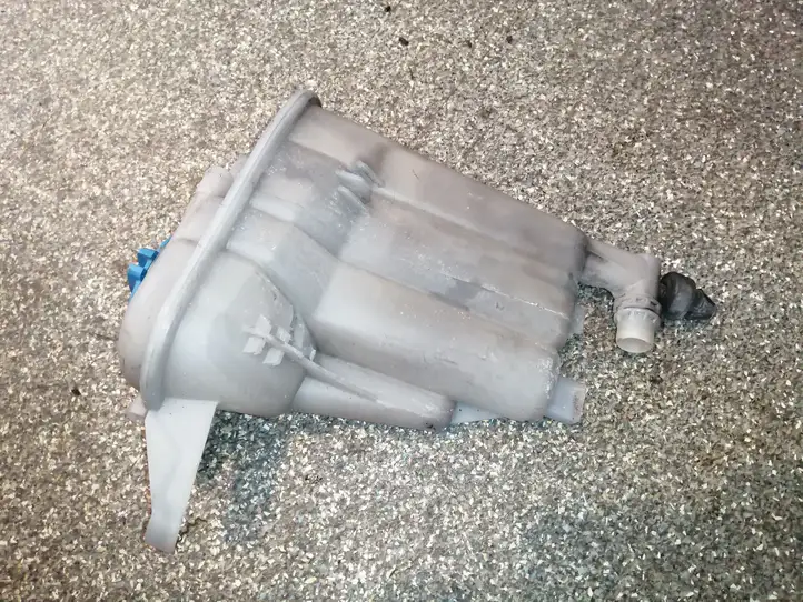 Audi A4 S4 B8 8K (2011 - 2015) 8K0121403Q Расширительный бачок — фото 1