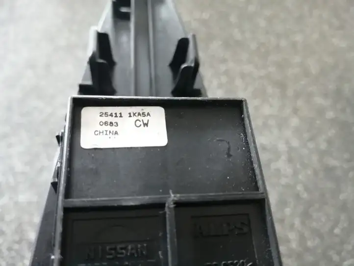 Nissan Leaf I (ZE0) (2010 - 2017) 254111KA5A Блок кнопок стеклоподъемников — фото 2