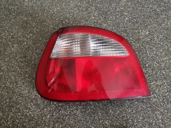 Renault Megane I (1995 - 2002) 7700428320 Задний фонарь в кузове — фото 1