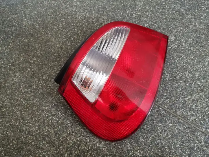 Renault Megane I (1995 - 2002) 7700428320 Задний фонарь в кузове — фото 3