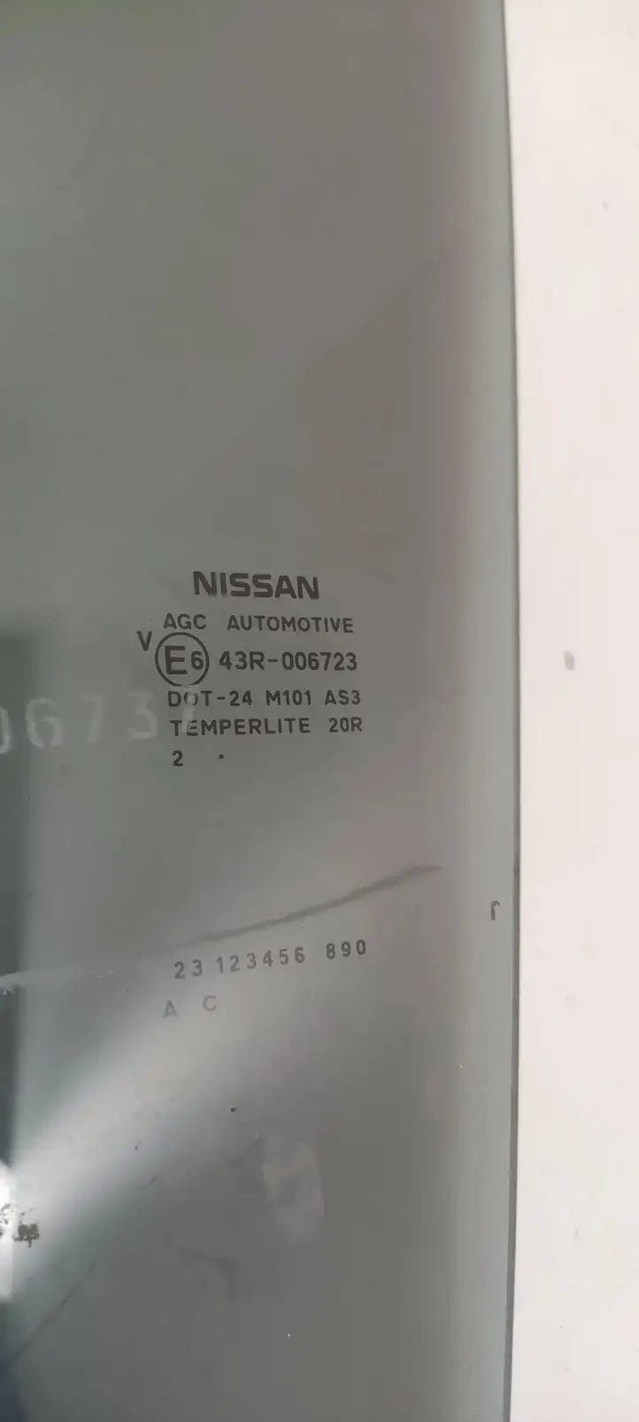Nissan Juke I F15 (2010 - 2018) 43R006723 Заднее боковое стекло — фото 3