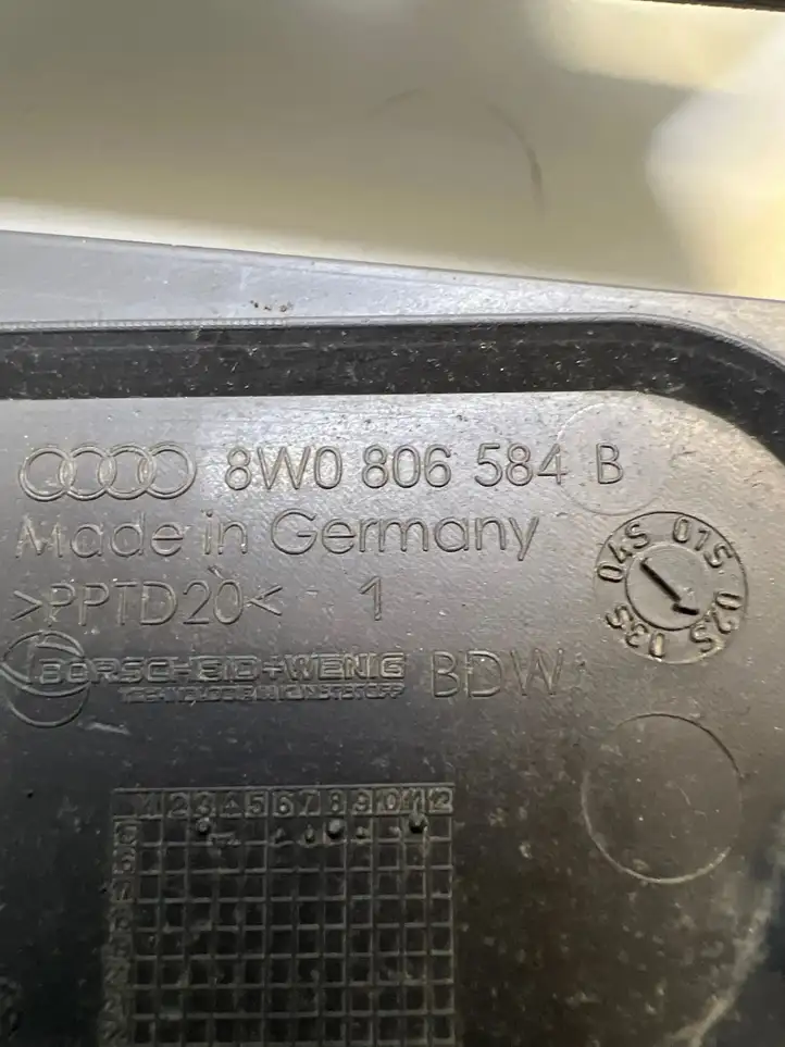Audi A4 S4 B9 (2015 - 2019) 8W0806584B Прочие детали моторного отсека — фото 3