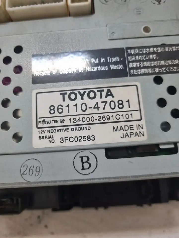 Toyota Prius (XW20) (2003 - 2009) 8611047081 Магнитола / мультимедийная система — фото 4