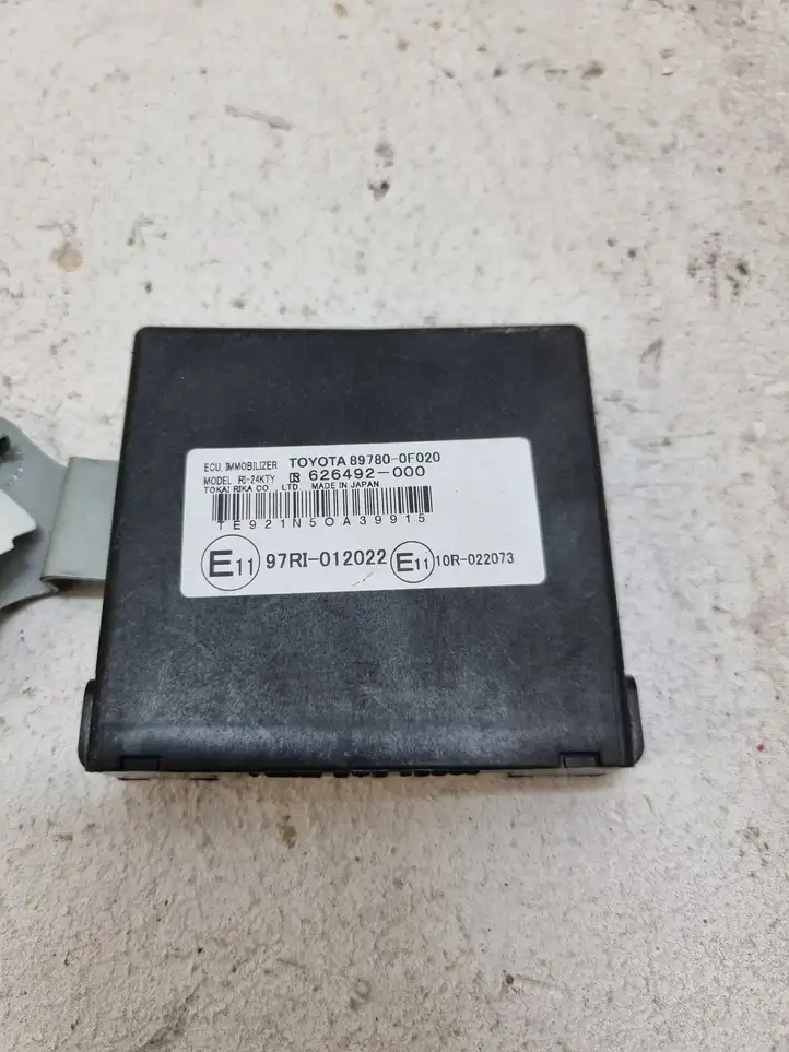 Toyota Corolla Verso AR10 (2004 - 2009) 897800F020 Блок иммобилайзера — фото 1