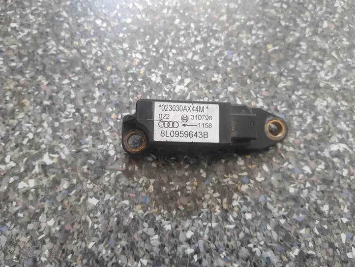 Audi A4 S4 B6 8E 8H (2000 - 2006) 8L0959643B Датчик удара SRS — фото 1