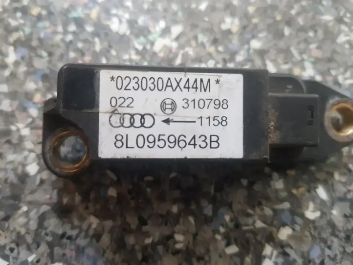 Audi A4 S4 B6 8E 8H (2000 - 2006) 8L0959643B Датчик удара SRS — фото 2