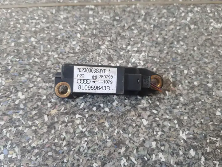 Audi A3/S3 8P (2004 - 2008) 8L0959643B Датчик удара SRS — фото 1