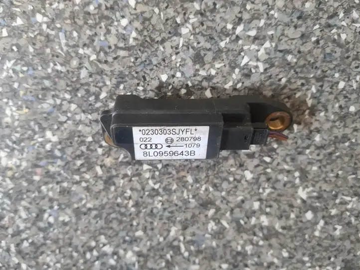 Audi A3/S3 8P (2004 - 2008) 8L0959643B Датчик удара SRS — фото 3