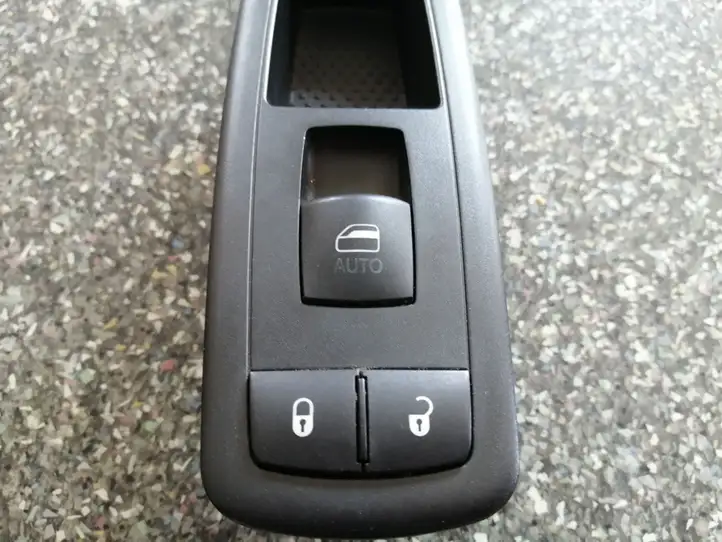 Dodge Caliber (2006 - 2012) 10003147 Кнопка стеклоподъемников — фото 1