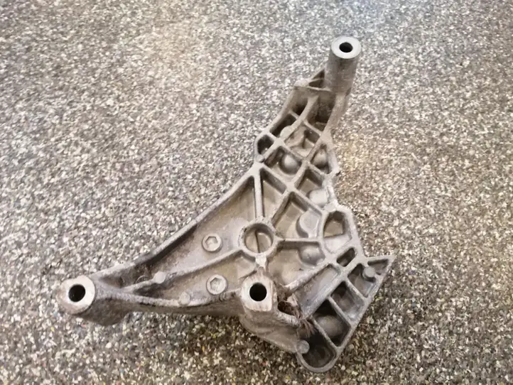 Volkswagen Touran I (2003 - 2010) 03G199207F Кронштейн двигателя — фото 3