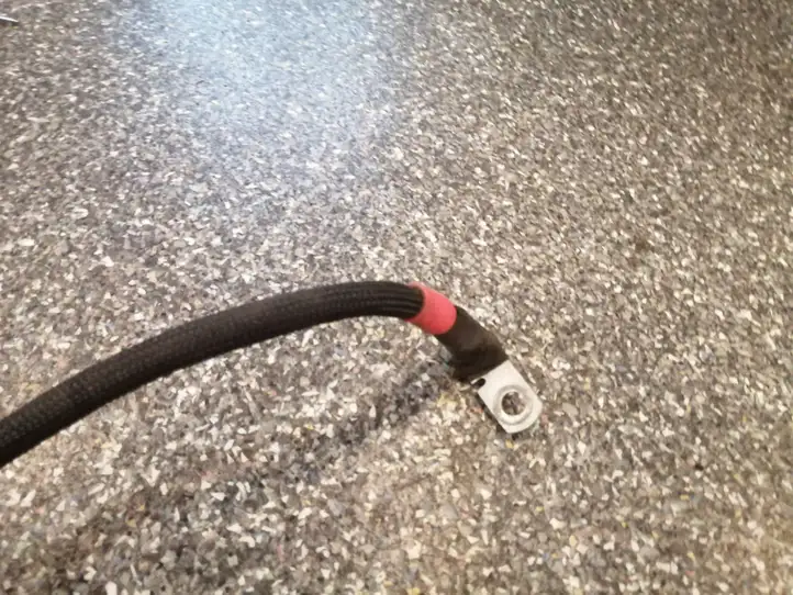 Fiat 500E (2013 - 2019) P05035231AE Плюсовой провод аккумулятора — фото 2