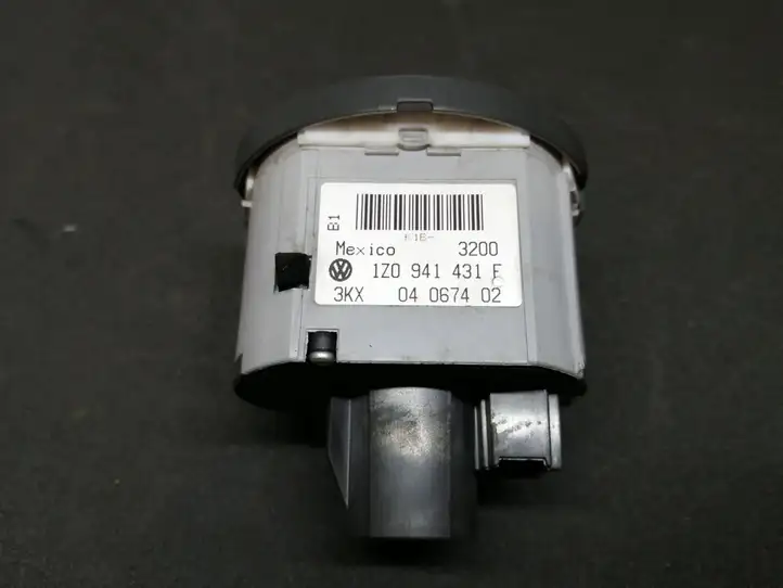 Skoda Octavia Mk2 (1Z) (2004 - 2013) 1Z0941431F Включатель фонарей — фото 2