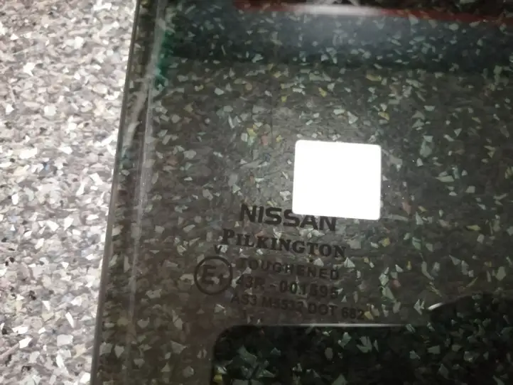 Nissan Leaf I (ZE0) (2010 - 2017) Стекло задней двери — фото 3