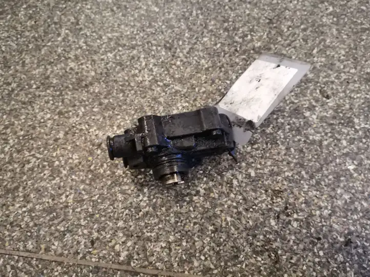 Mercedes-Benz C W203 (2000 - 2007) A6110900350 Топливный насос — фото 2