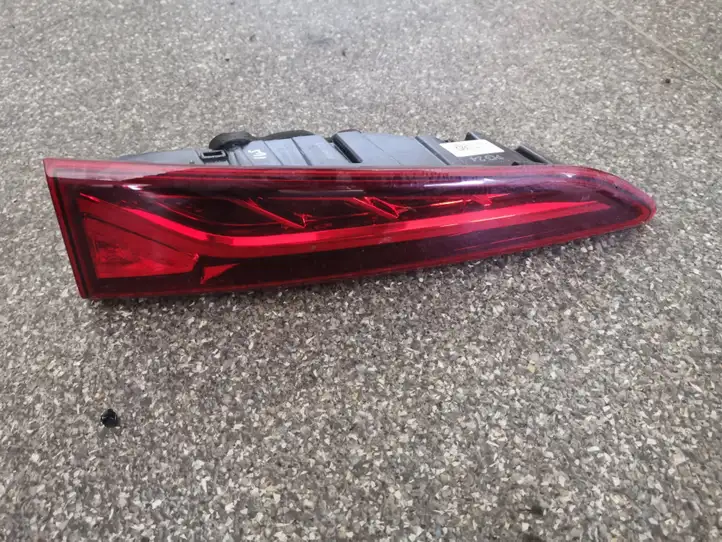 Hyundai Kona I (2017 - 2022) 92404J9100 Задний фонарь в крышке багажника — фото 1