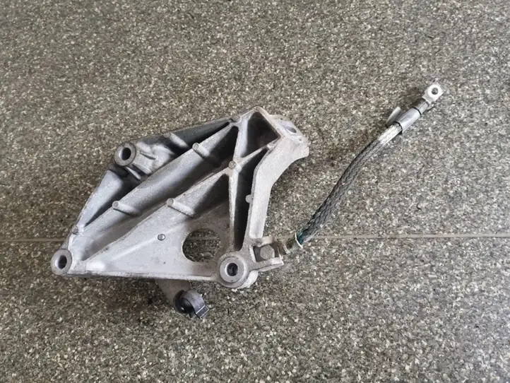 BMW 3 E90 E91 (2005 - 2012) 6775041 Кронштейн двигателя — фото 2