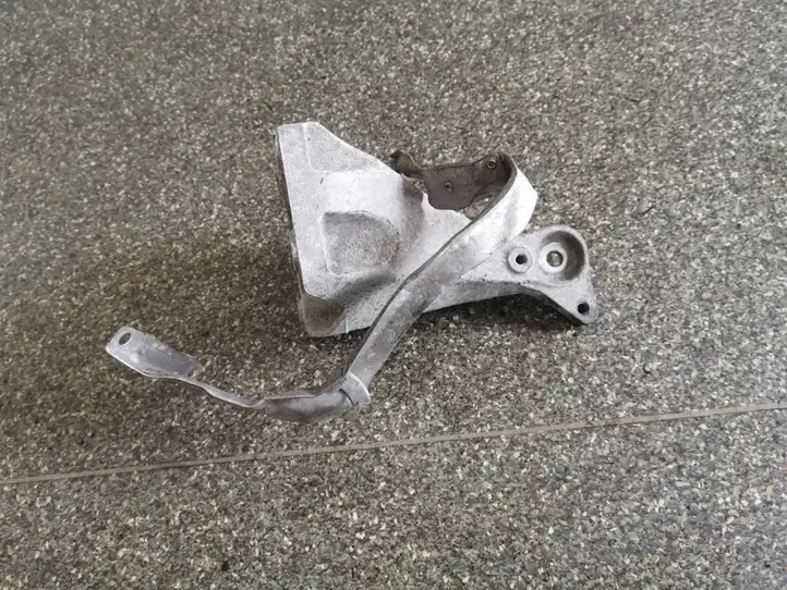 BMW 3 E90 E91 (2005 - 2012) 6781916 Кронштейн двигателя — фото 1