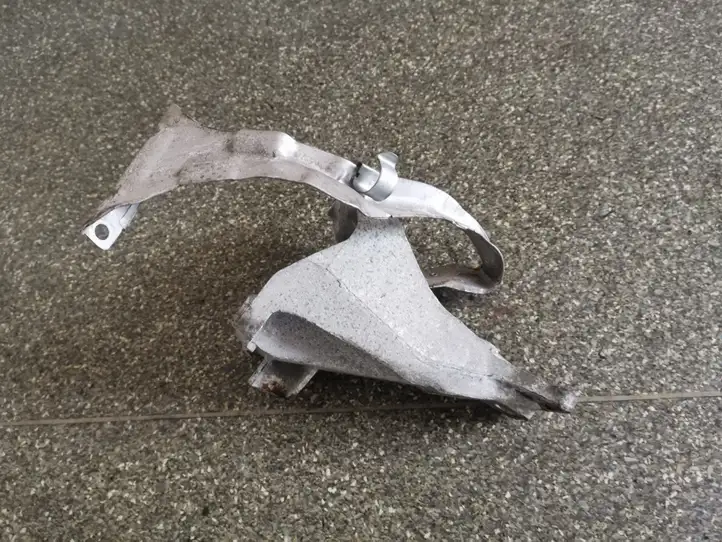 BMW 3 E90 E91 (2005 - 2012) 6781916 Кронштейн двигателя — фото 4
