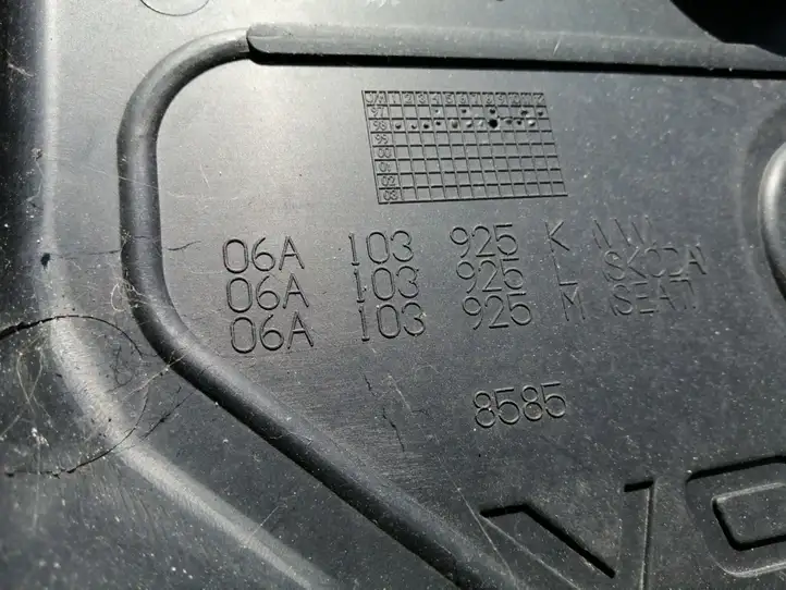 Volkswagen Golf IV (1998 - 2005) 06A103925K Крышка двигателя декоративная — фото 2