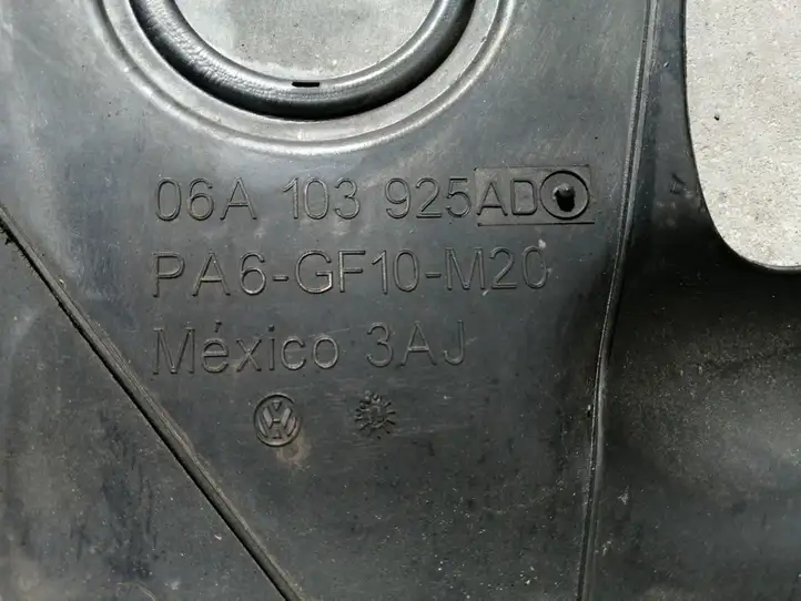 Volkswagen Bora (1998 - 2005) 06A103925AD Крышка двигателя декоративная — фото 3
