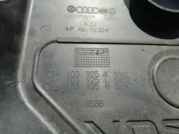 Volkswagen Golf IV (1998 - 2005) 06A103925K Крышка двигателя декоративная — фото 3
