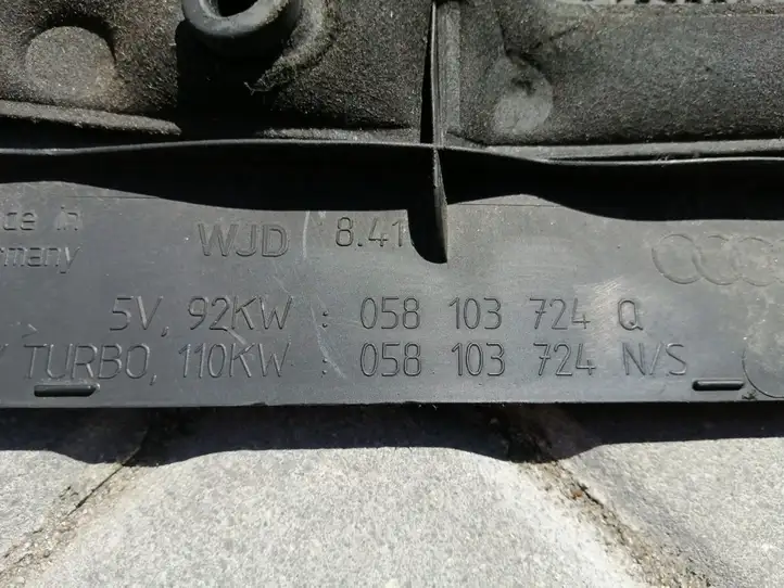 Audi A4 S4 B5 8D (1999 - 2001) 058103724Q Крышка двигателя декоративная — фото 2