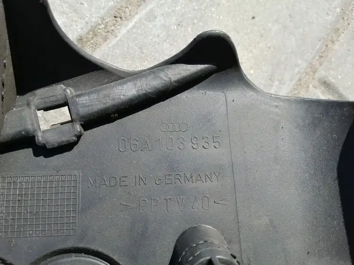 Audi A3/S3 8L (2000 - 2003) 06A103935 Крышка двигателя декоративная — фото 2