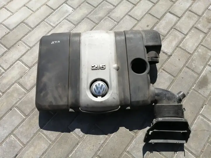 Volkswagen Jetta V (2005 - 2010) 07K129601C Крышка двигателя декоративная — фото 1
