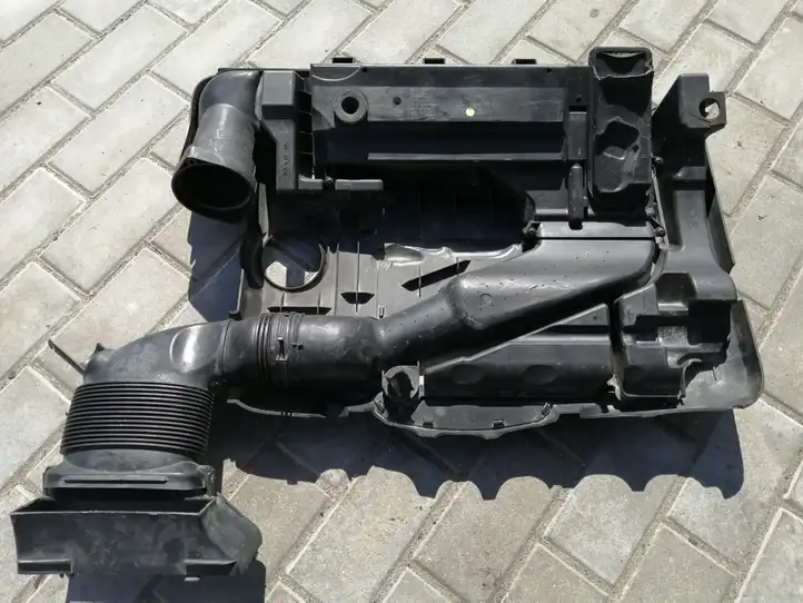 Volkswagen Jetta V (2005 - 2010) 07K129601C Крышка двигателя декоративная — фото 3