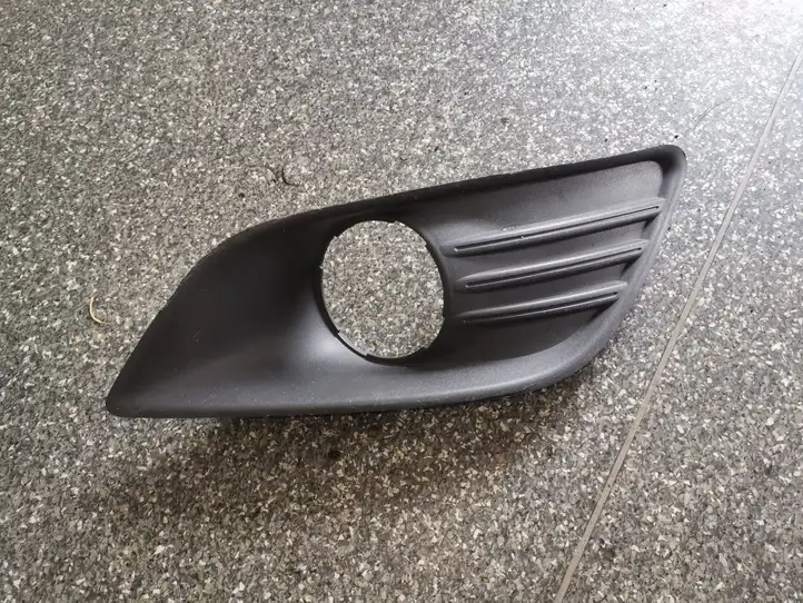 Ford Focus (2005 - 2008) 8M51R19952A Решетка противотуманной фары — фото 1