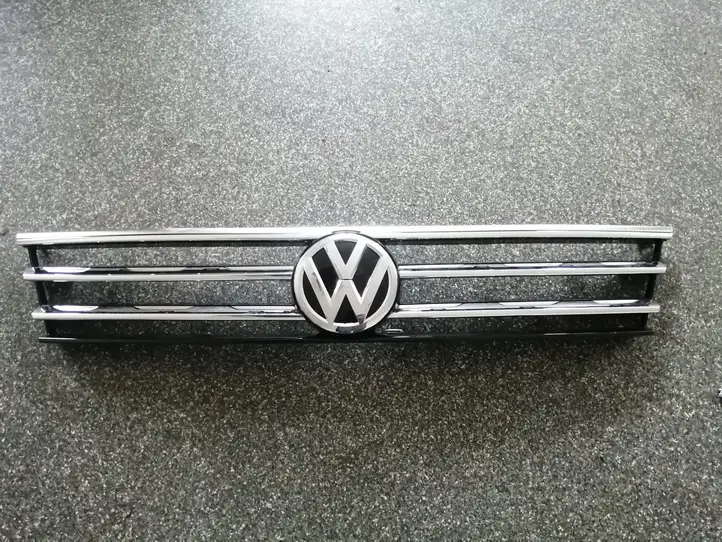 Volkswagen Tiguan (2016 - 2020) 5NA853655B Верхняя решетка радиатора — фото 1